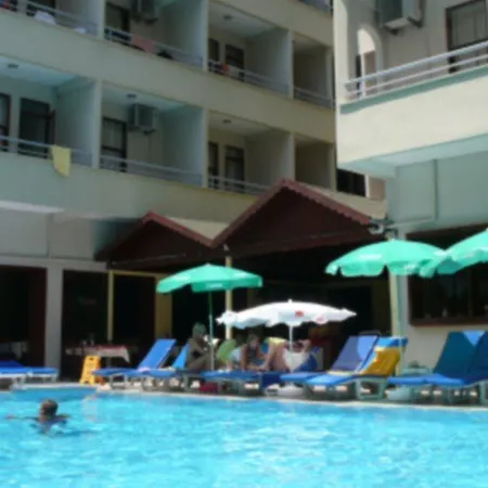 מלון Glaros אלאניה