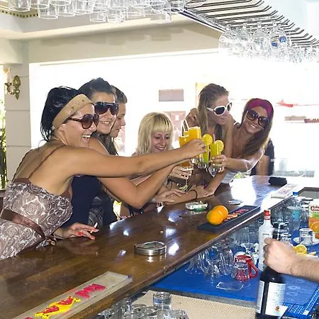 מלון Glaros אלאניה